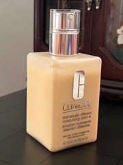 Clinique Dramatically Different Moisturizing Lotion – 6.7 oz