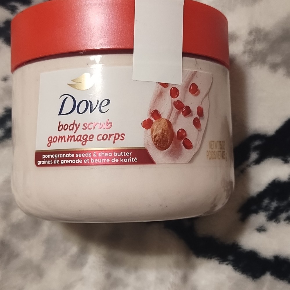 Dove Body Scrub Pomegranate & Shea Butter 10.5 oz Vegan PETA Approved