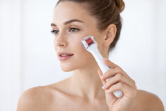 LED Derma Roller with Red Light Therapy Microneedle Skin Renewal Tool