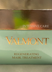 New Valmont Face Regenerating Mask Treatment Box, Including 5 Serums and 5 Masks