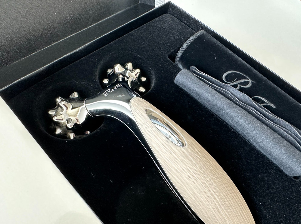 NEW ReFa RHYTHM Facial Massage Roller for Jawline Anti-aging BEIGE Wood Japan